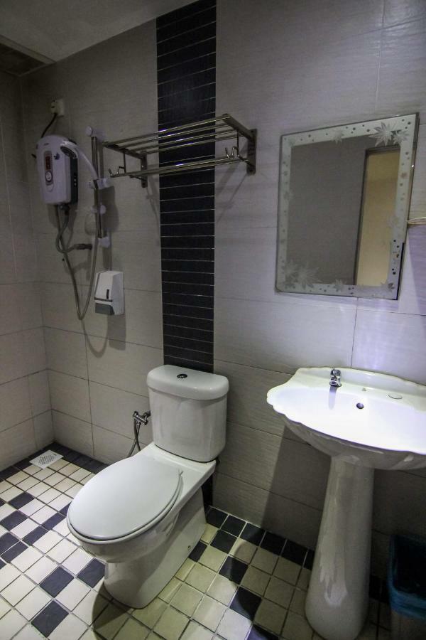 Rose Cottage Hotel Bandar Seri Alam Johor Bahru Exterior photo
